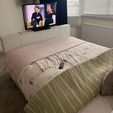 Home From Home Cosy B&B ลอนดอน ภายนอก รูปภาพ