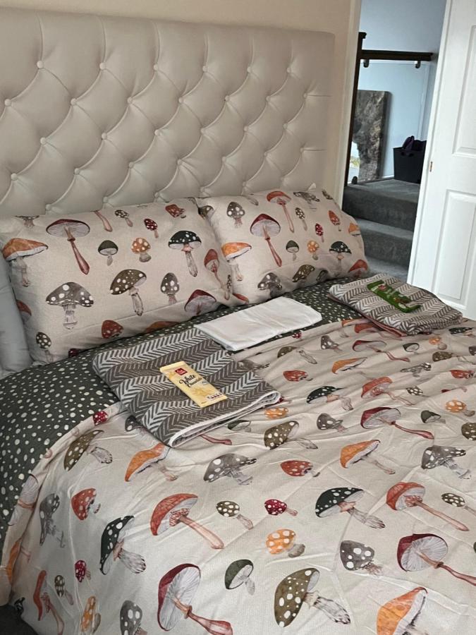 Home From Home Cosy B&B ลอนดอน ภายนอก รูปภาพ