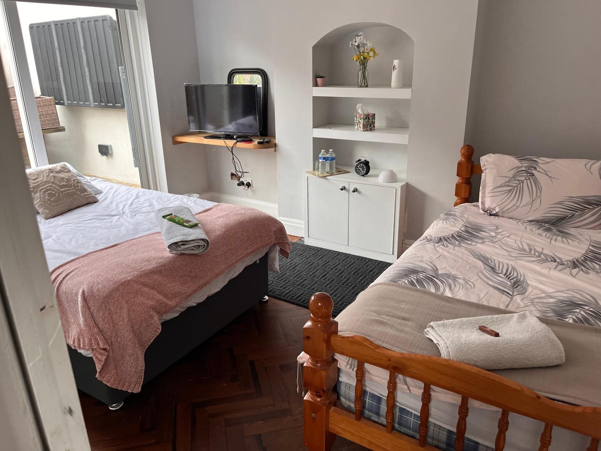 Home From Home Cosy B&B ลอนดอน ภายนอก รูปภาพ