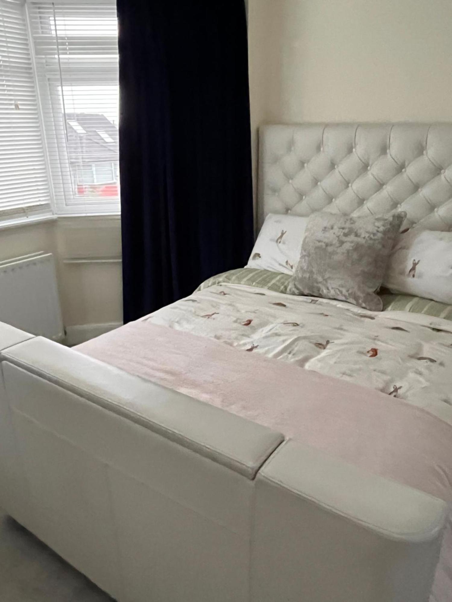 Home From Home Cosy B&B ลอนดอน ภายนอก รูปภาพ