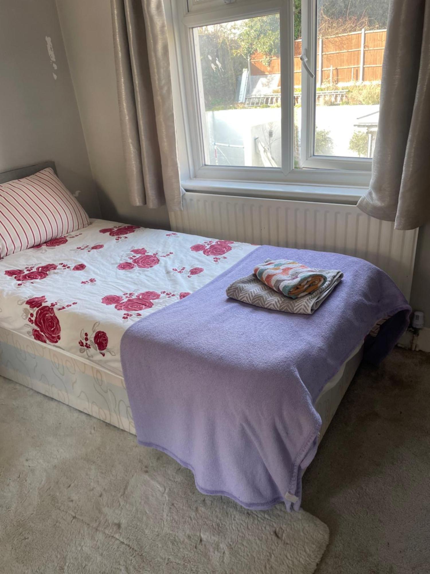 Home From Home Cosy B&B ลอนดอน ภายนอก รูปภาพ